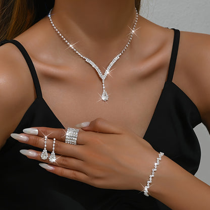 Conjunto de Joias Elegante com Brincos Pendentes, Colar, Pulseira e Anel - Prateado com Strass, Ideal para Festas