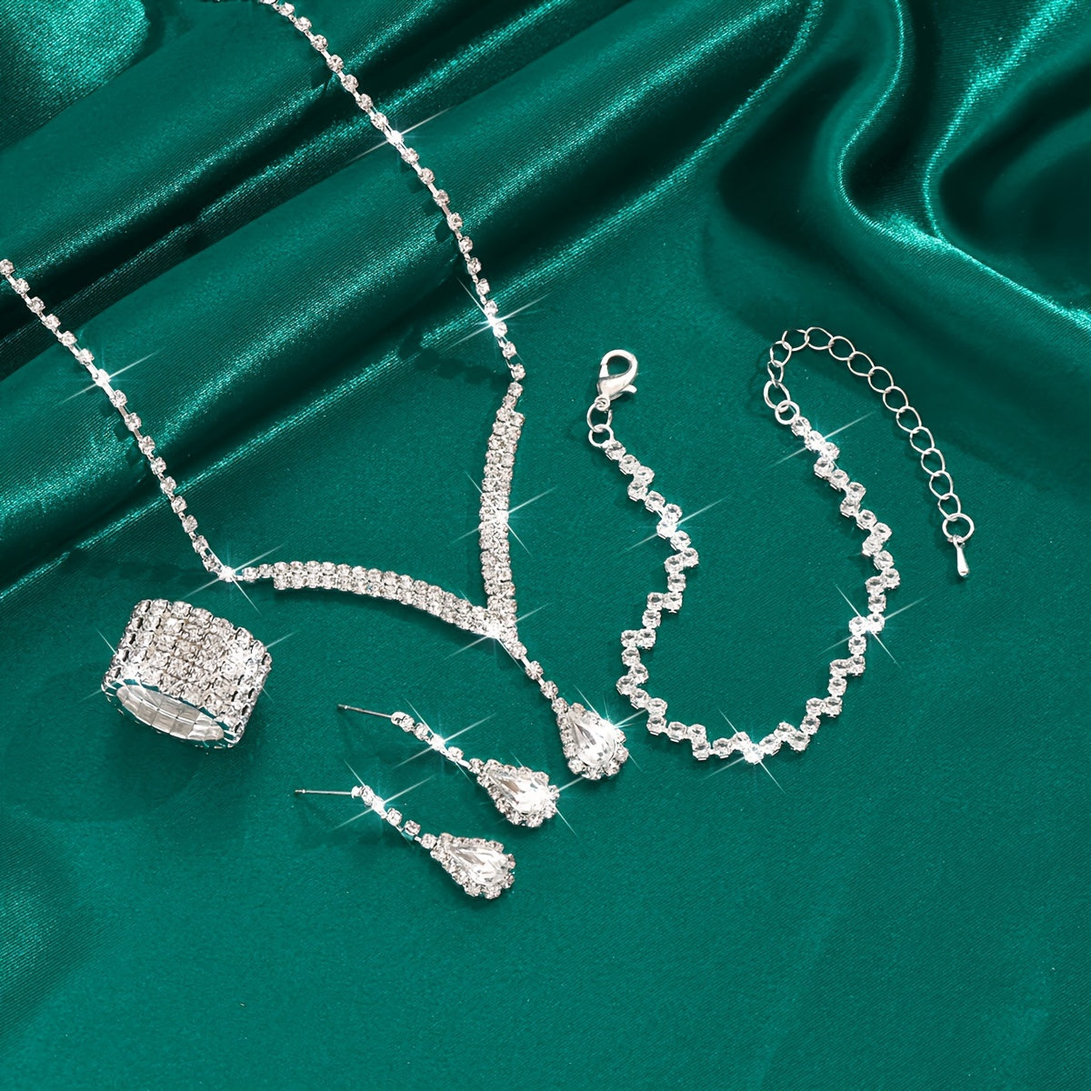 Conjunto de Joias Elegante com Brincos Pendentes, Colar, Pulseira e Anel - Prateado com Strass, Ideal para Festas