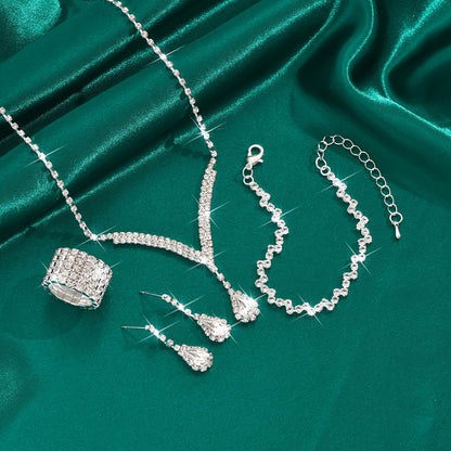 Conjunto de Joias Elegante com Brincos Pendentes, Colar, Pulseira e Anel - Prateado com Strass, Ideal para Festas